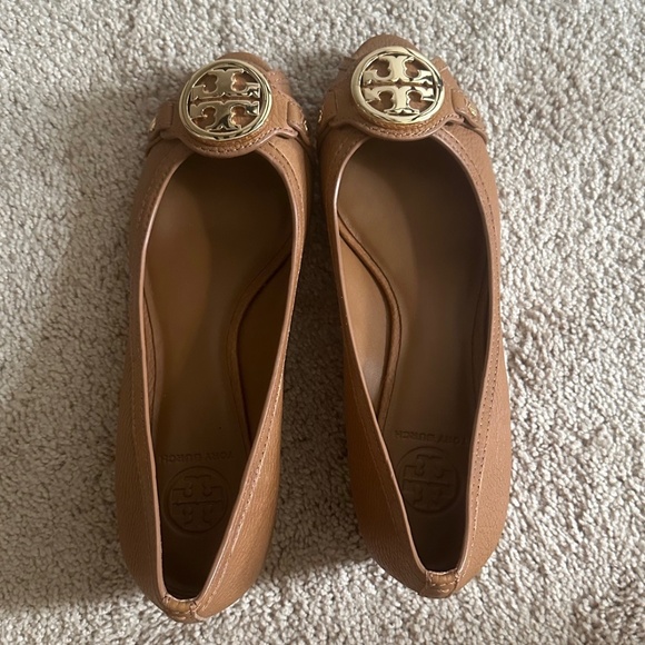 Tory Burch tan leather Amanda peep toe wedge pumps 9 - Picture 4 of 10